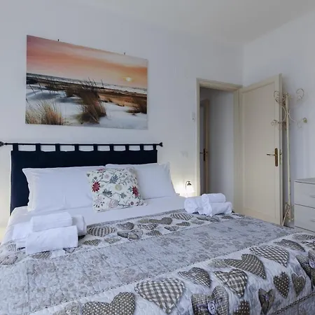 公寓 Guesthost - Cozy Near The *